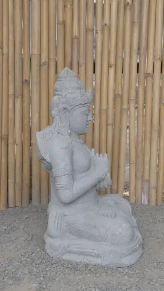 Product image 4 of the product “Seated Dewi Sri, position chakra turning the wheel, 79,5 cm high riverstone grey, modell with sativa ”